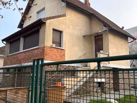 proche mairie - pavillon meublé