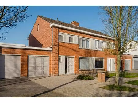 gezinswoning met 3 slaapkamers te koop in rustige wijk te lauwe!