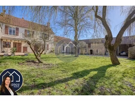 ancien presbytere de 1800 renové avec goût - 268 m² - 6 chambres - beau terrain clos de 17