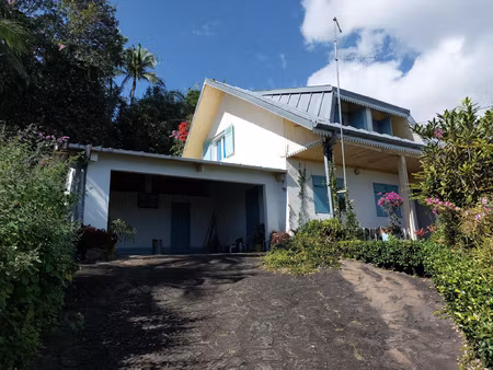 vous rechercher une grande villa à rénover à la montagne 974