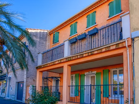 maison de village face au port avec deux appartements saint-