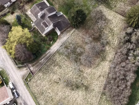 terrain constructible de 2159 m2 plat  en impasse