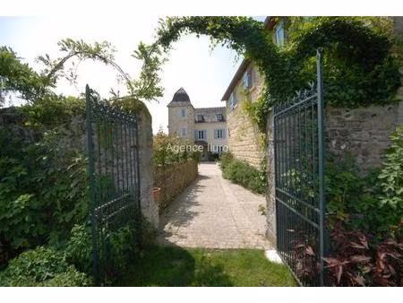 exclusivite - tres belle maison de maitre en pierres du xvii eme siecle avec dependances e