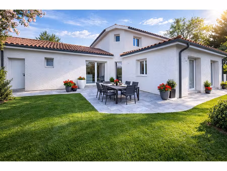 maison familiale moderne avec belles prestations
