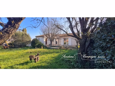 villa de plain pied  t4 avec garage  cour et jardin arboré piscinable