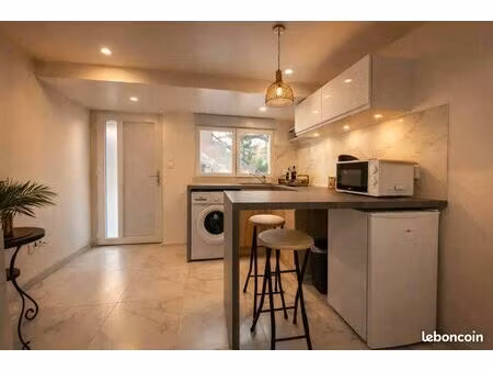 joli studio meublé avec extérieur