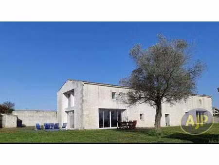 vente maison à saint-michel-en-l'herm (85580) : à vendre / 263m² saint-michel-en-l'herm