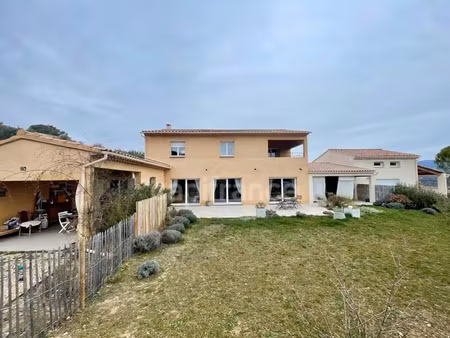 vente maison 10 pièces 308 m² apt (84400)