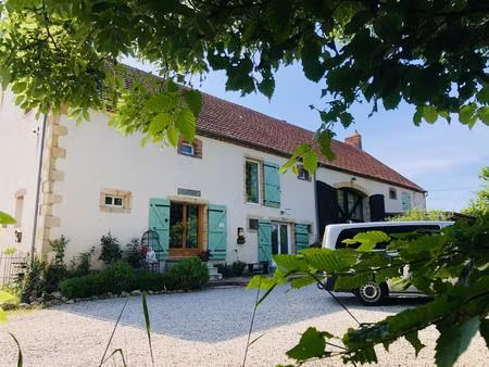 ferme impressionnante de 480 m2 : vaste résidence privée + quatre gîtes très performants +