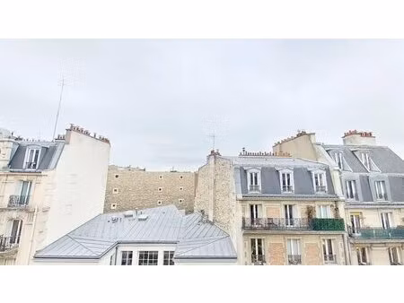 charmant 2 pièces au dernier étage – rue duhesme (piétonne)  paris 18ᵉ