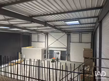 location local d'activités 300 m²