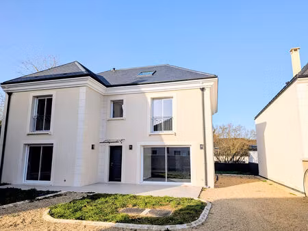 maison neuve le mesnil le roi - 7 pièces 263 m2