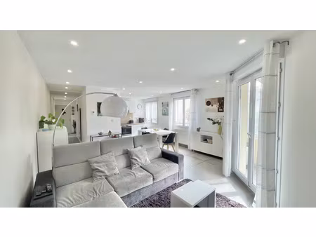 superbe type 3 de 70 m2 rénové + garage et cave