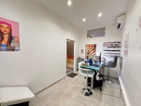 vente commerce 11 m² carros (06510)