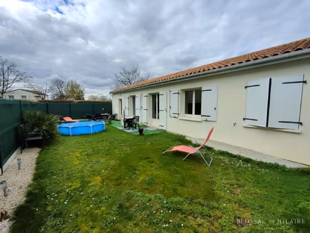 maison indépendante avec garage et jardin