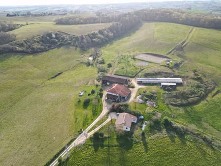 maisons de 315m2 avec 4ha à vendre