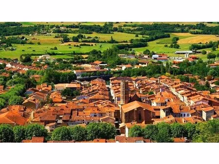 maison de ville t3 avec cour intérieure et dépendances