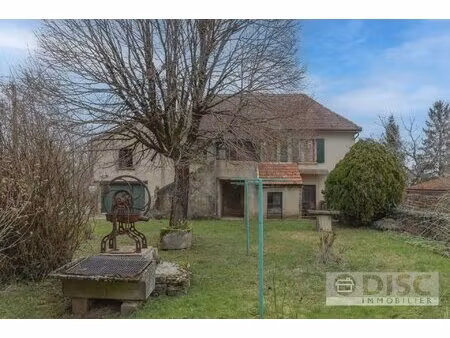 maison à rénover avec jardin et grandes granges