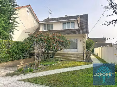 maison familiale aux prestations soignées de120 m² habitables sur 477 m² de terrain