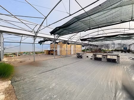 vente terrain 8800 m² à avignon (84000)  89 000 €