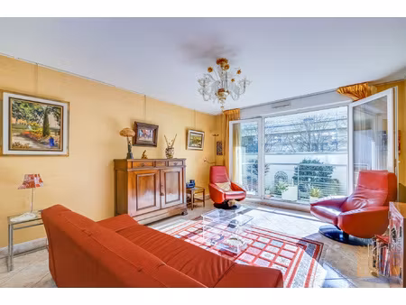 commerce motte picquet appartement familial dans immeuble de