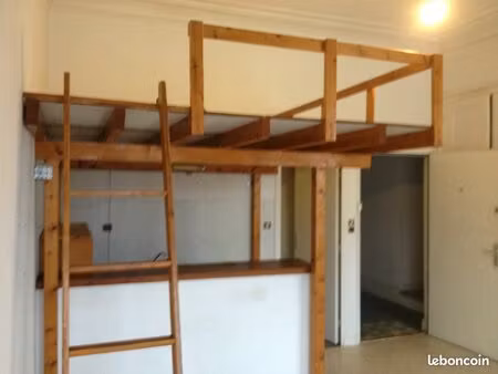 studio avec mezzanine kitchenette