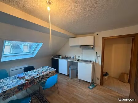 bel appartement disponible immédiatement  comportant 3 pièces