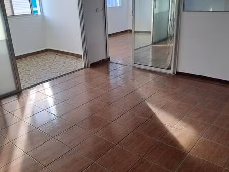 grand appartement lumineux avec vue sur mer