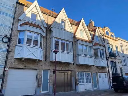 grande box de garage proche de la marina de blankenberge