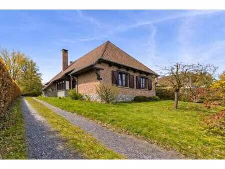 villa de plain-pied de 2 chambres avec garage et grand jardi