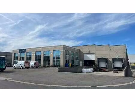 entrepôt avec bureaux à louer dans le port de gand