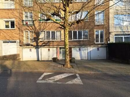 4 garages box 2 voitures + 4 places de parkings devant