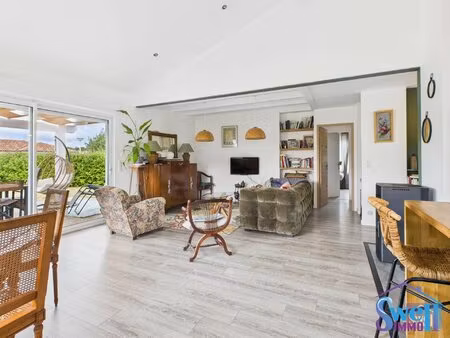 charmante maison de plain-pied dans un quartier paisible d'azur