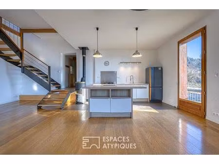 appartement dans une bâtisse de caractère avec vue