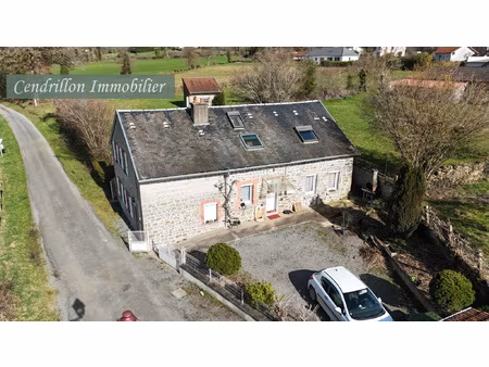 maison en pierres avec deux habitations  l'une entièrement r