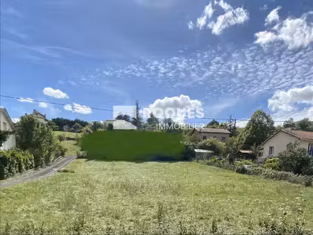 terrain constructible de 823 m2 non viabilisé