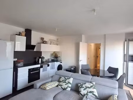 location meublée appartement 4 pièces 76 m² à chatillon (92320)  3 050 €