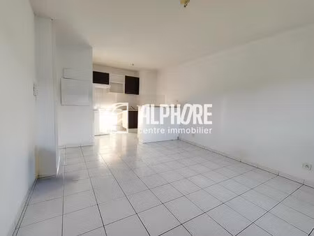 charmant appartement 2 pièces à louer au dernier étage à cholet