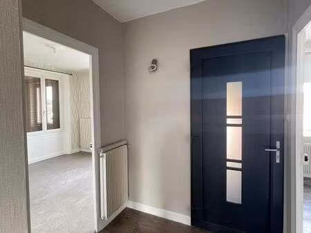 ref 11591- 58 bd bertrand de doue f3 au 2ème - traversant