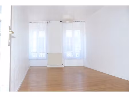 location appartement 2 pièces 68 m² à pau (64000)  750 €