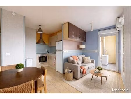 appartement lumineux avec ascenseur  balcon et parking