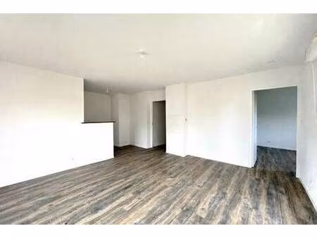 location appartement 2 pièces à cintré (35310) : à louer 2 pièces / 44m² cintré