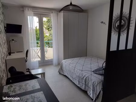 joli studio meublé avec parking privatif