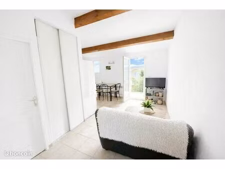 t2 avec terrasse et parking à corte