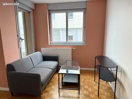 loue t2 meublé - lyon 8eme