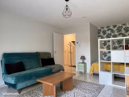 studio meublé avec terrasse et stationnement à rumilly