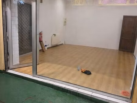 à louer local commercial de 32 m² situé à melun  idéal pour activité professionnelle  bure