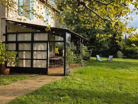 charmant mas en campagne mais non isolé au milieu des vignes et en bordure du canal de car