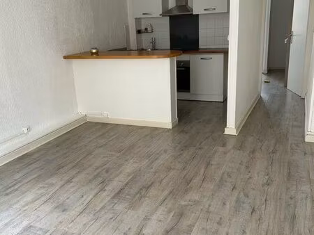 location centre-ville châtellerault grand f2 50m2