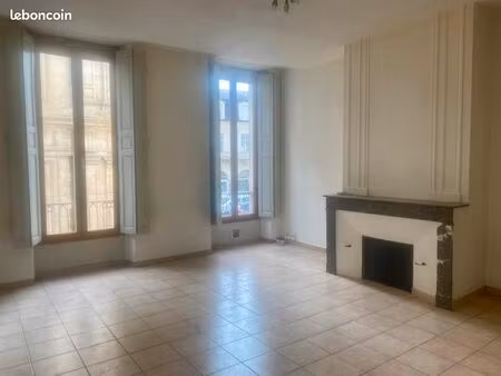 grand t3 dans immeuble bourgeois